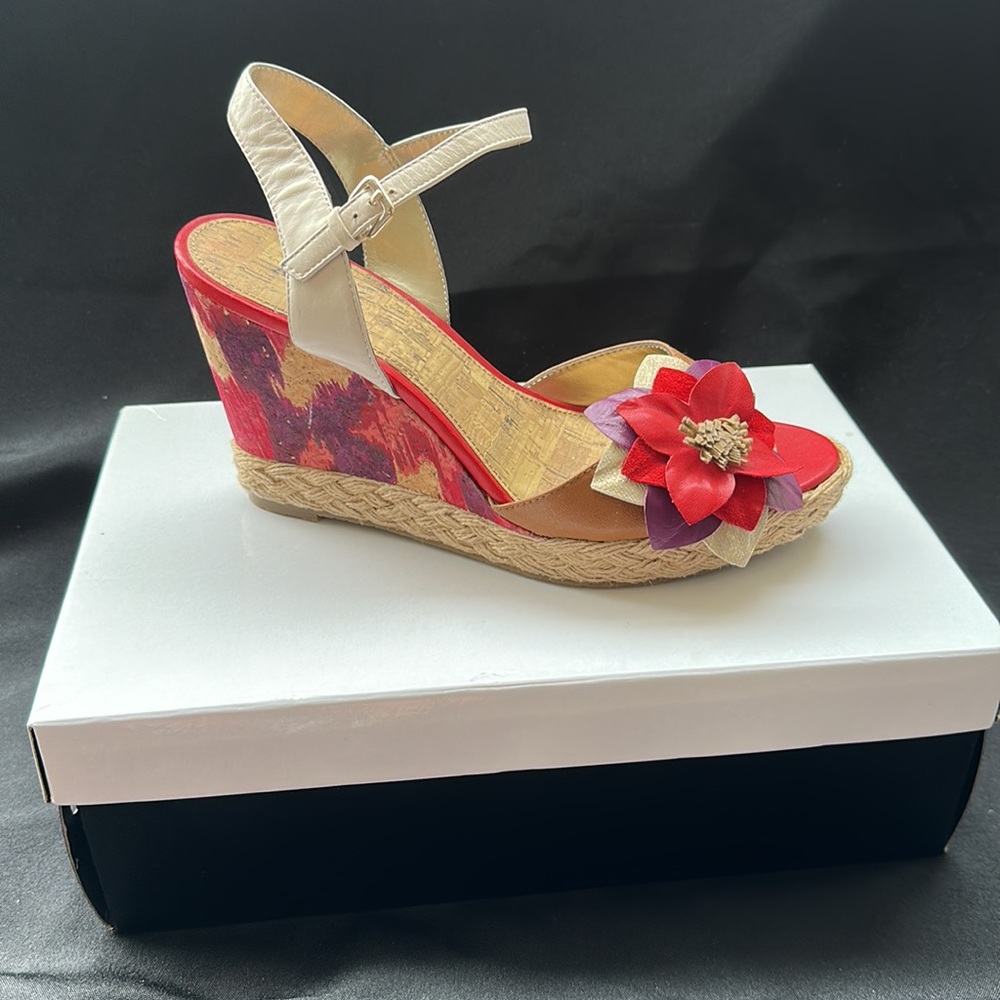 NIB New In Box Alfani Flower Wedge Sandal